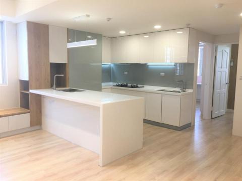 彩比空間設計工程有限公司 - 中島設計與開放式廚房的設計,將二十餘年的舊居改造成時尚新居