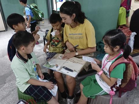 李婕語 - 帶孩子去看展覽說故事