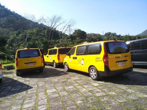 九人座商務旅遊服務專車 - 