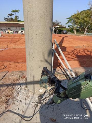 旭電工程行 - 電桿位移作業