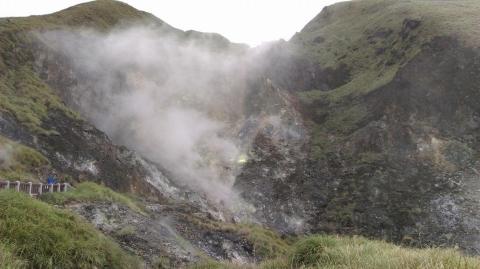 必達機場接送禮賓團隊 - 陽明山小油坑火山口