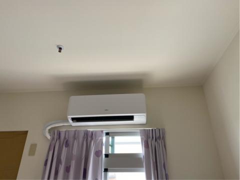 梁志誠 - 分離式室內機無修飾管槽安裝