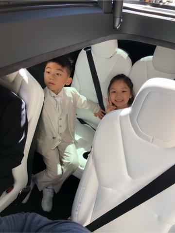 58眾乘全方位服務 - 婚禮開心的小花僮，好愛Model X啊！小朋友說話最誠實的