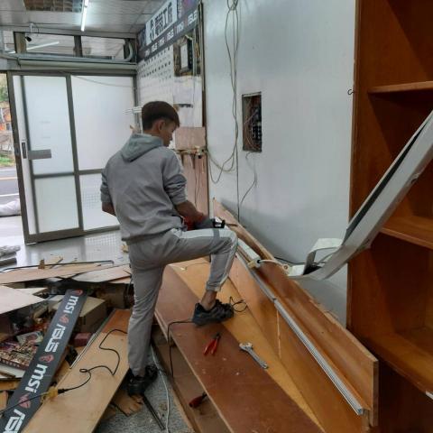 睿昱拆除統包工程 - 文具行拆除 睿昱拆除統包工程 - 文具行拆除
