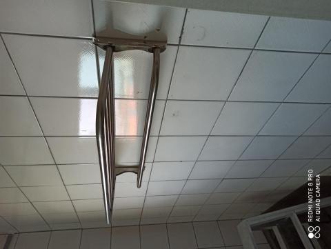 旭電工程行 - 浴室置衣架（毛巾）安裝作業