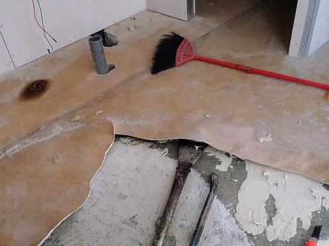 服務至上 - 地板提出