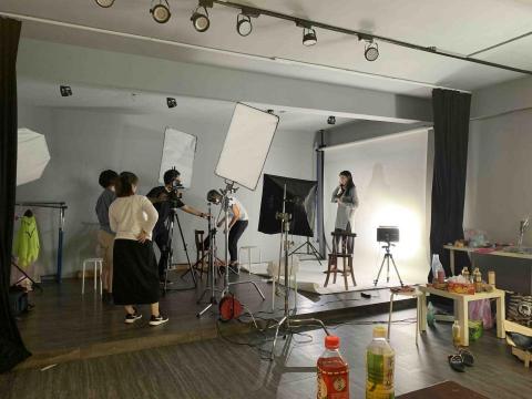 楊士華 - 商業廣告棚內拍攝