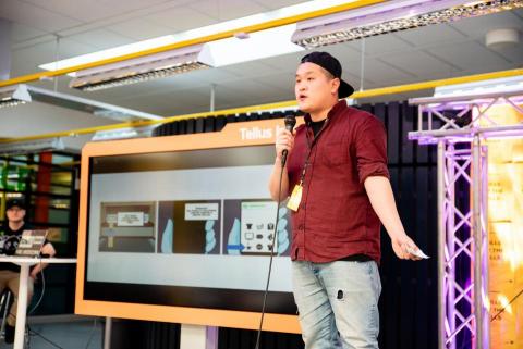 晋璿 - 在芬蘭演講時