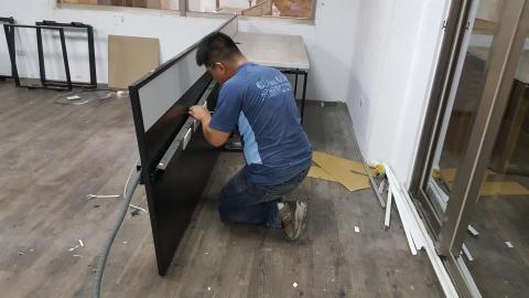 文威精緻搬家 - OA辦公桌.屏風拆裝