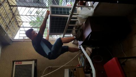 文威精緻搬家 - 分離式冷氣室外機拆卸