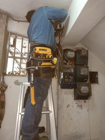 水電工程行 - 台電活電接戶線