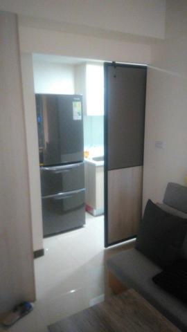 柏郡工程有限公司 - 懸掛推拉門開啟後成廚房及客廳隔屏