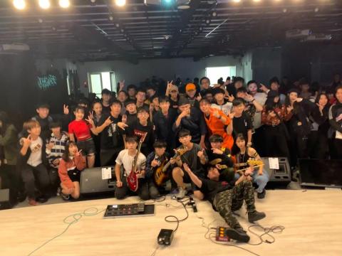 自由走向樂團 - 受邀參與高雄知名社團互聯網公司“李德踢炭”主辦的“聖誕電音派對”