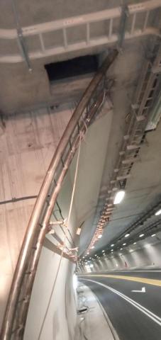 韋勝鋼鋁 - 公共工程ST弧形爬梯