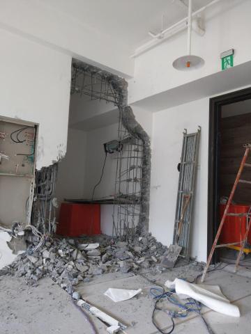 阿財工作室 - 5000磅RC牆打除