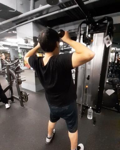 林柏灝rocky - 幫學員矯正臉拉動作