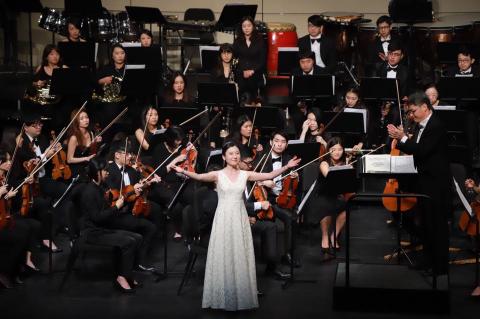 王依吟 - NTSO客席聲樂家，演出經驗豐富。