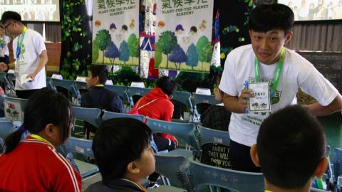 張力文 - 我擅長觀察神情、捕捉互動，此照片可傳達案主舉辦活動的志工熱忱