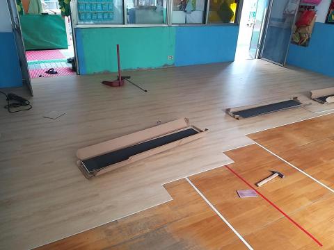 益源土木裝潢工程行 - 教室卡扣地板鋪設