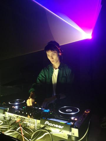 提供dj dj dj服務的專家Vi Woody (雞腿)
