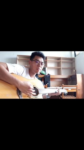 提供吉他弦服務的專家廖子霄