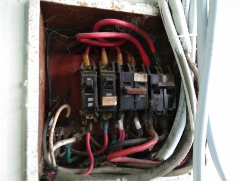 冠鴻水電工程（彰化縣） - 電箱重配工程