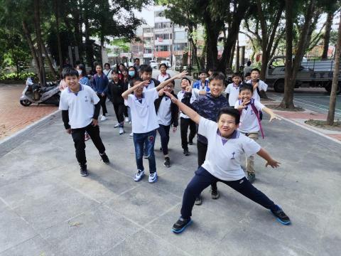 夢翔王創憶活動企劃行銷有限公司 - 猜我們在做什麼？？
