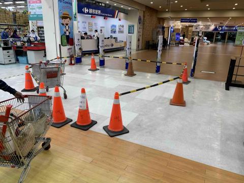 超盛工作室 - 塑膠地板施工