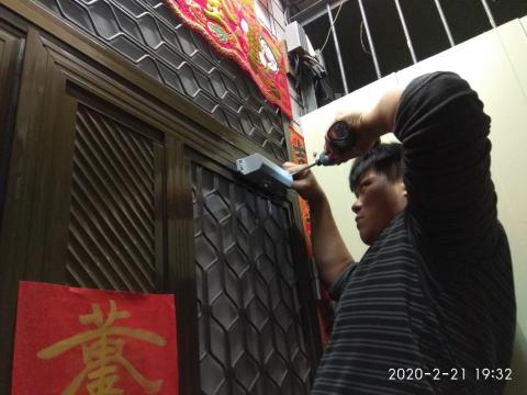 盈毓工程行 - 門弓器更換

