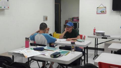 吉米 - 看小朋友自己寫功課