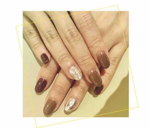 杜欣瑜 - 銀色搭配巧克力色