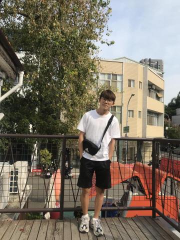 提供賺錢appios服務的專家黃冠中