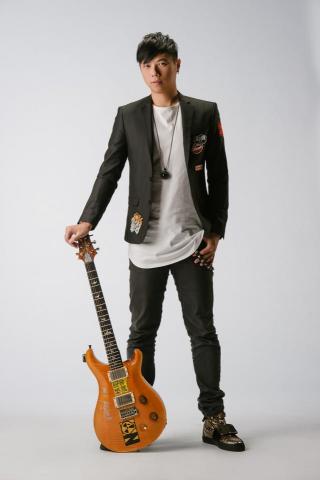 Ivan Tseng - 3年前拍的宣傳照。
專業表演者必備良藥。