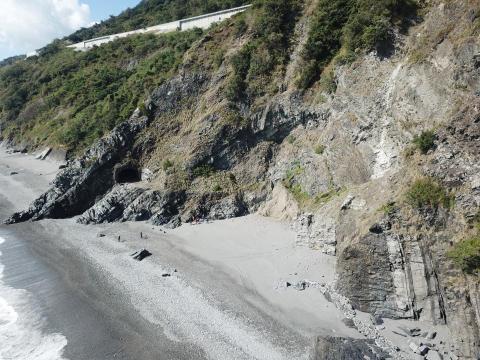 sLide簡報設計 - 太麻里海岸地質構造