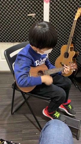 基宇 - 烏克麗麗學生 年齡層最小小一！