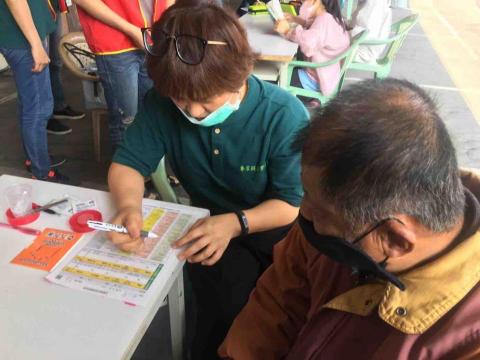 成盛企業社 - 為客戶耳穴
