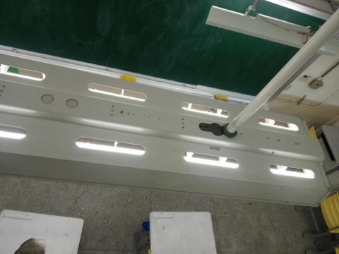  - 小學燈管清潔後