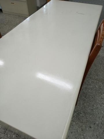  - 小學桌子清潔後