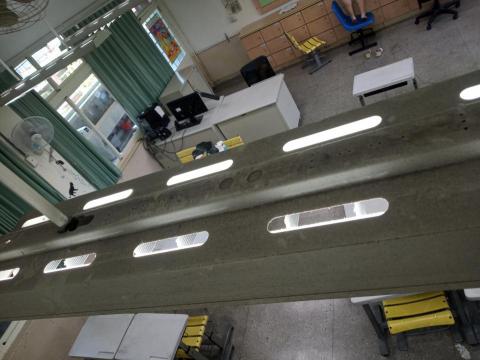  - 小學燈管清潔前