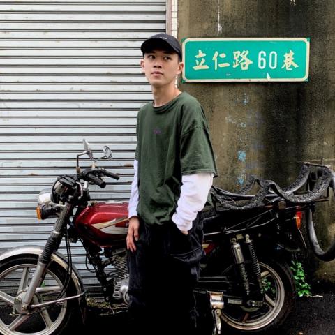 洪昱仁 - 提供插花課程的專家 洪昱仁 - 提供插花課程的專家