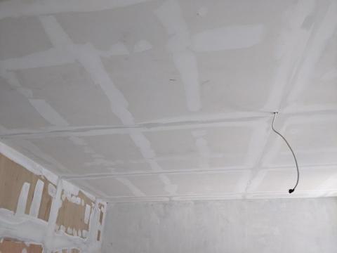 三合順防水油漆塗裝裝修工程 - 接縫批土整平及釘孔內角填土無縫